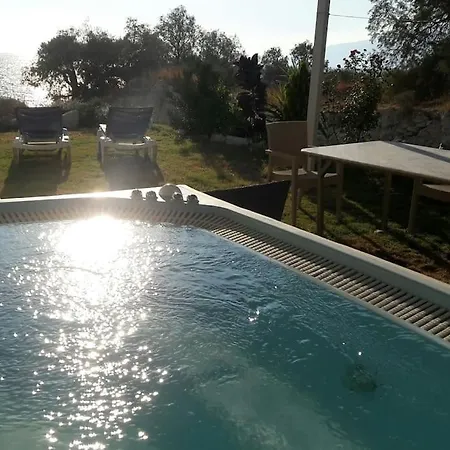 펜션 Thalassa, Am Und Mit Mini-pool 칼라마키